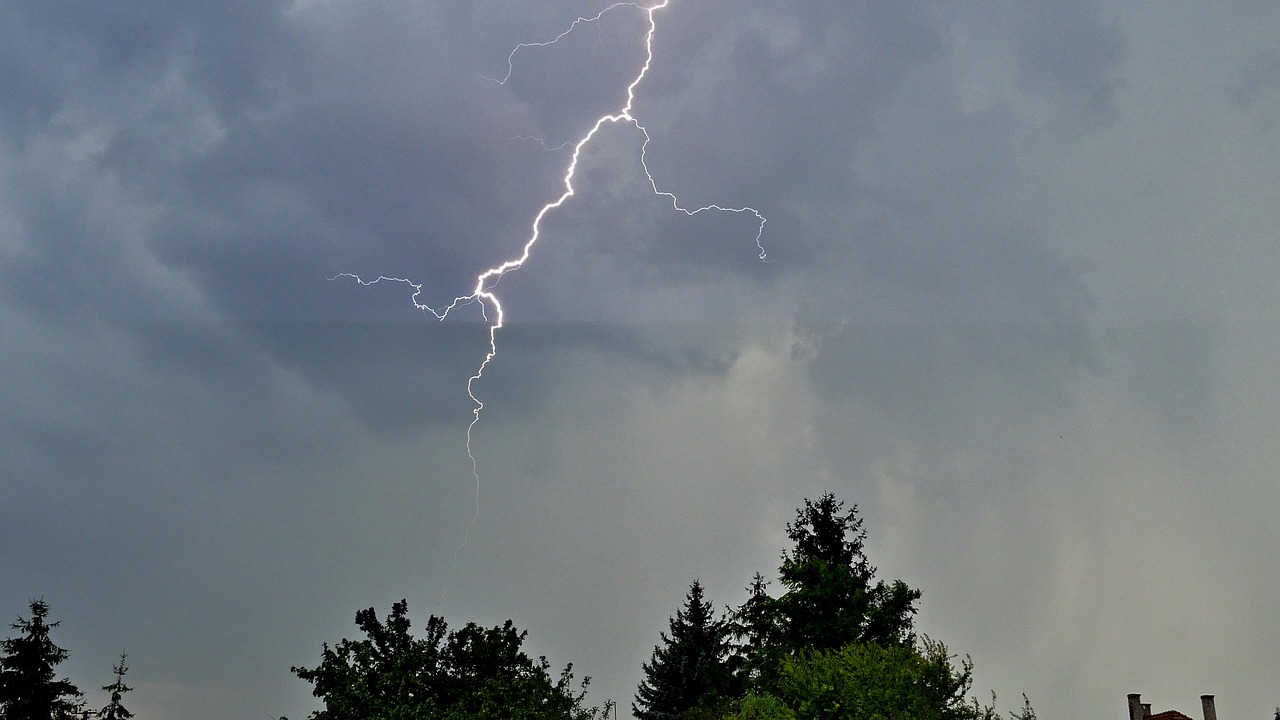 雷霆雷霆，火箭铁骑折戟俄城，雷霆风暴下，休斯顿的黑暗夜晚
