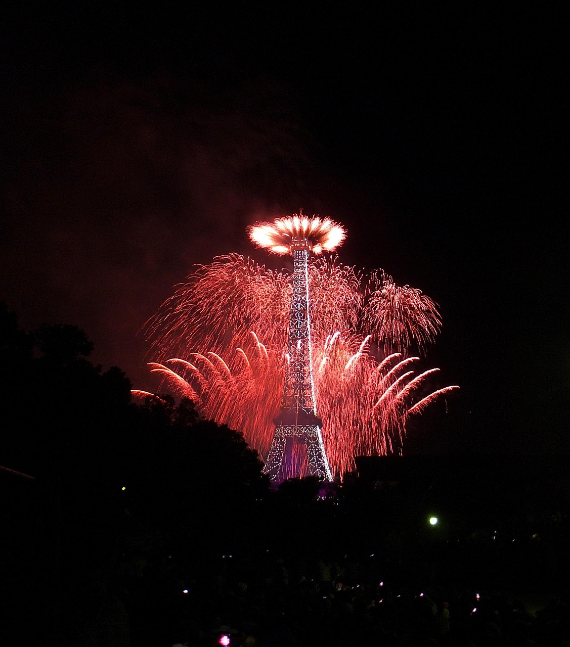 香港燃放31888枚烟花为祖国庆生