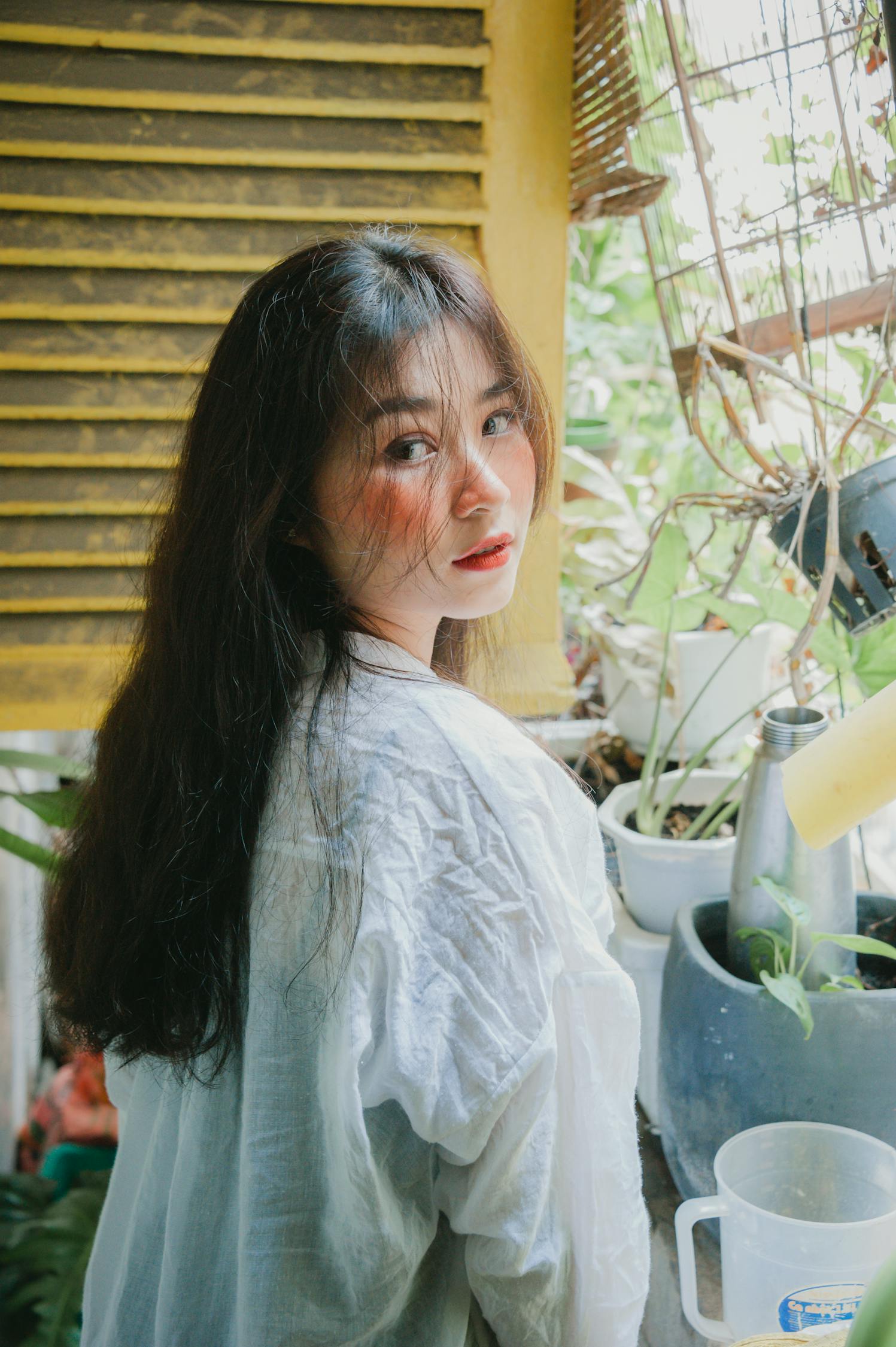 风吹半夏，何炅送赵丽颖裁纸刀
