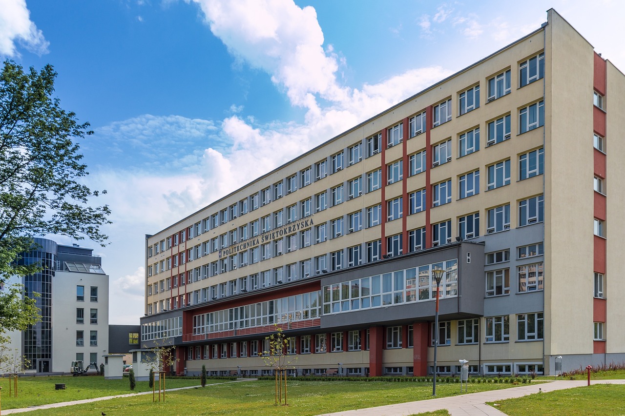 重庆大学城疫情最新报道，守护青春的防线