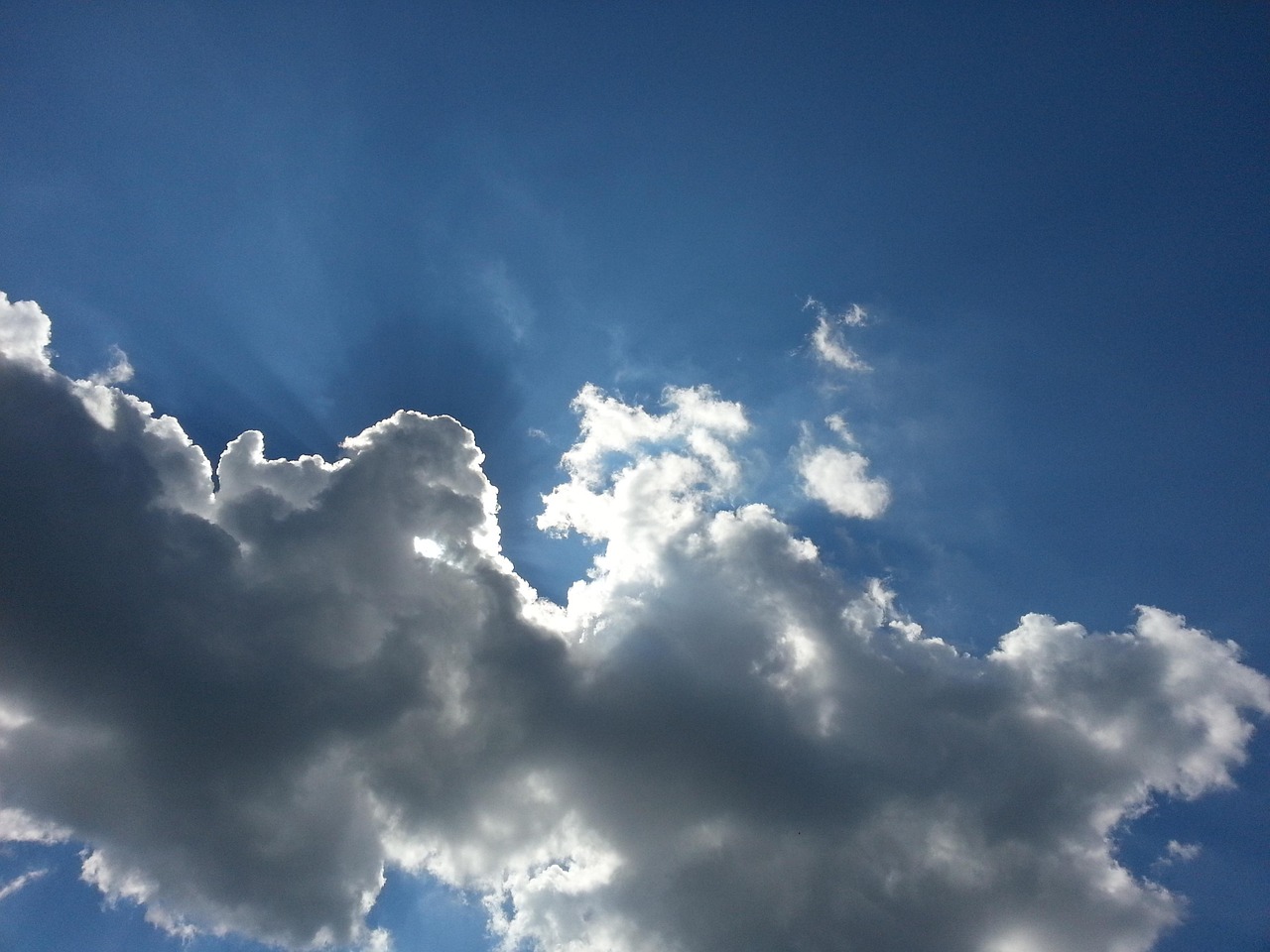 新疆疫情新动态,新增1例确诊,密切关联前感染者 新疆疫情新动态,新增1例确诊,密切关联前感染者